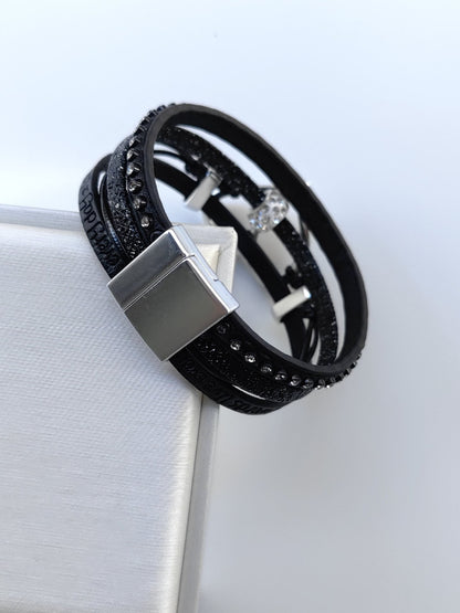 'Heartlock' Vintage Hollow Heart Leather Bracelet AlielNosirrah