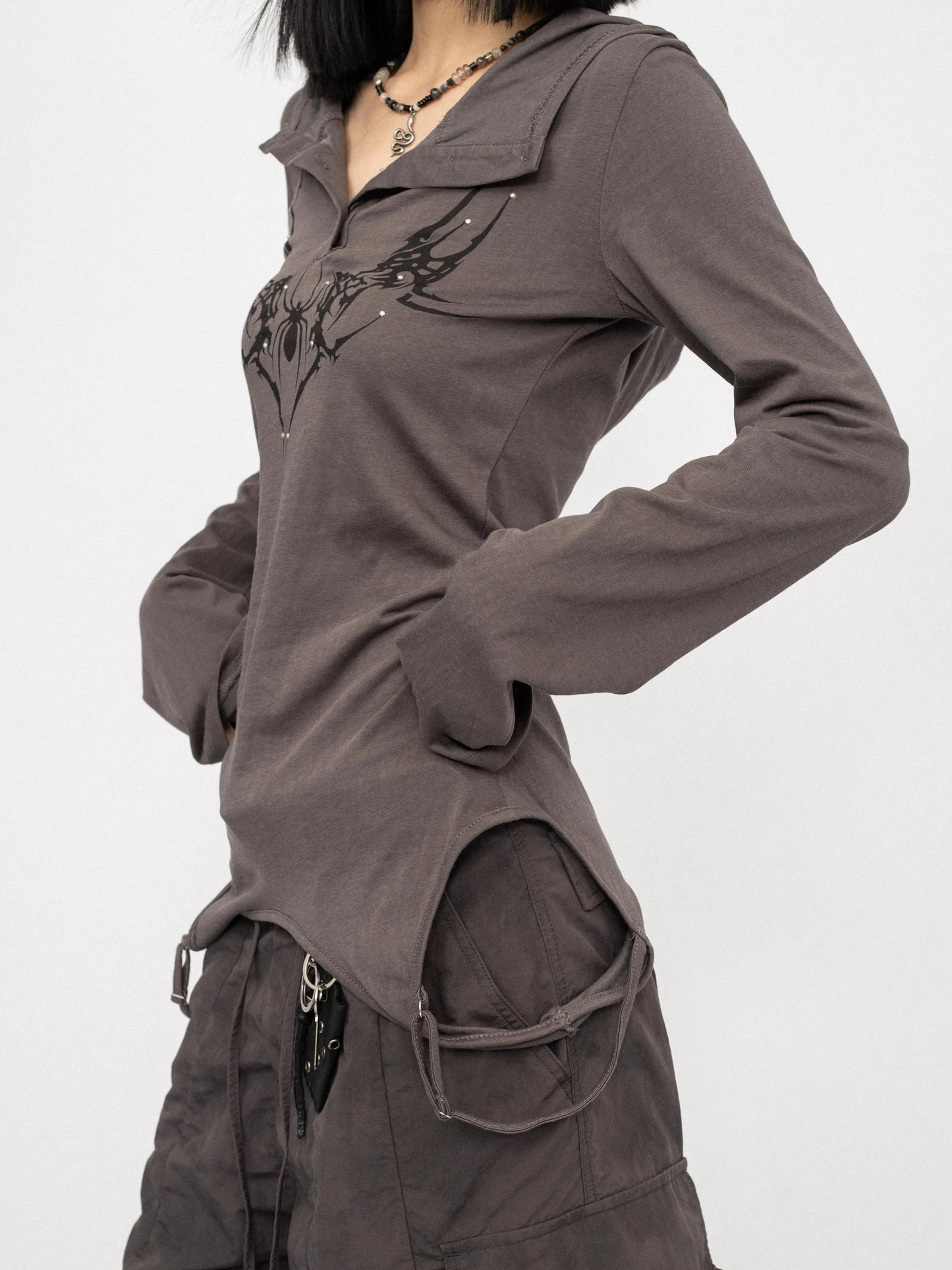 ’Sweet Venom' Retro Hot Girl V-Neck Loose & Flattering Long Sleeve Lightweight Blouse AlielNosirrah