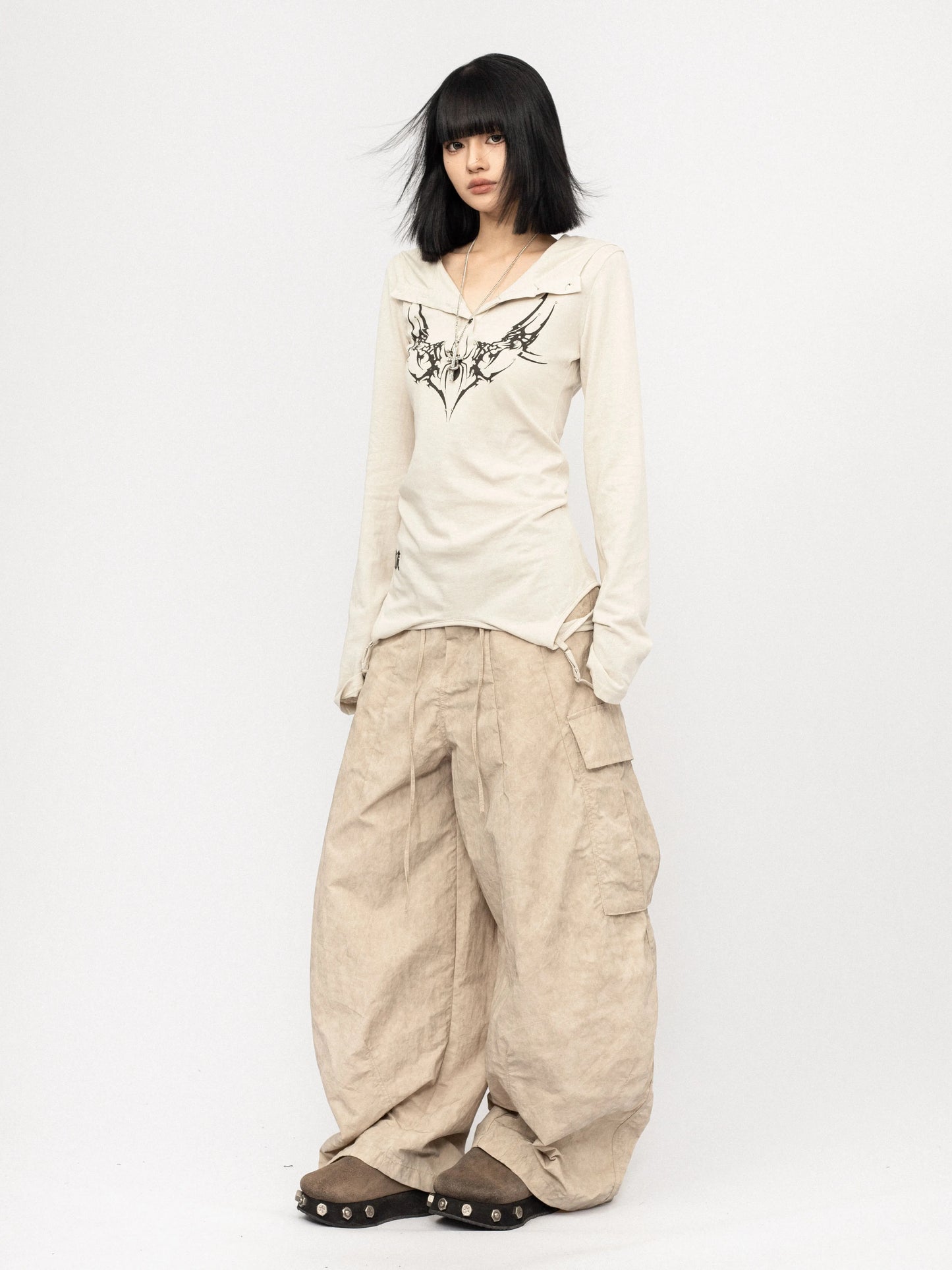 ’Sweet Venom' Retro Hot Girl V-Neck Loose & Flattering Long Sleeve Lightweight Blouse AlielNosirrah