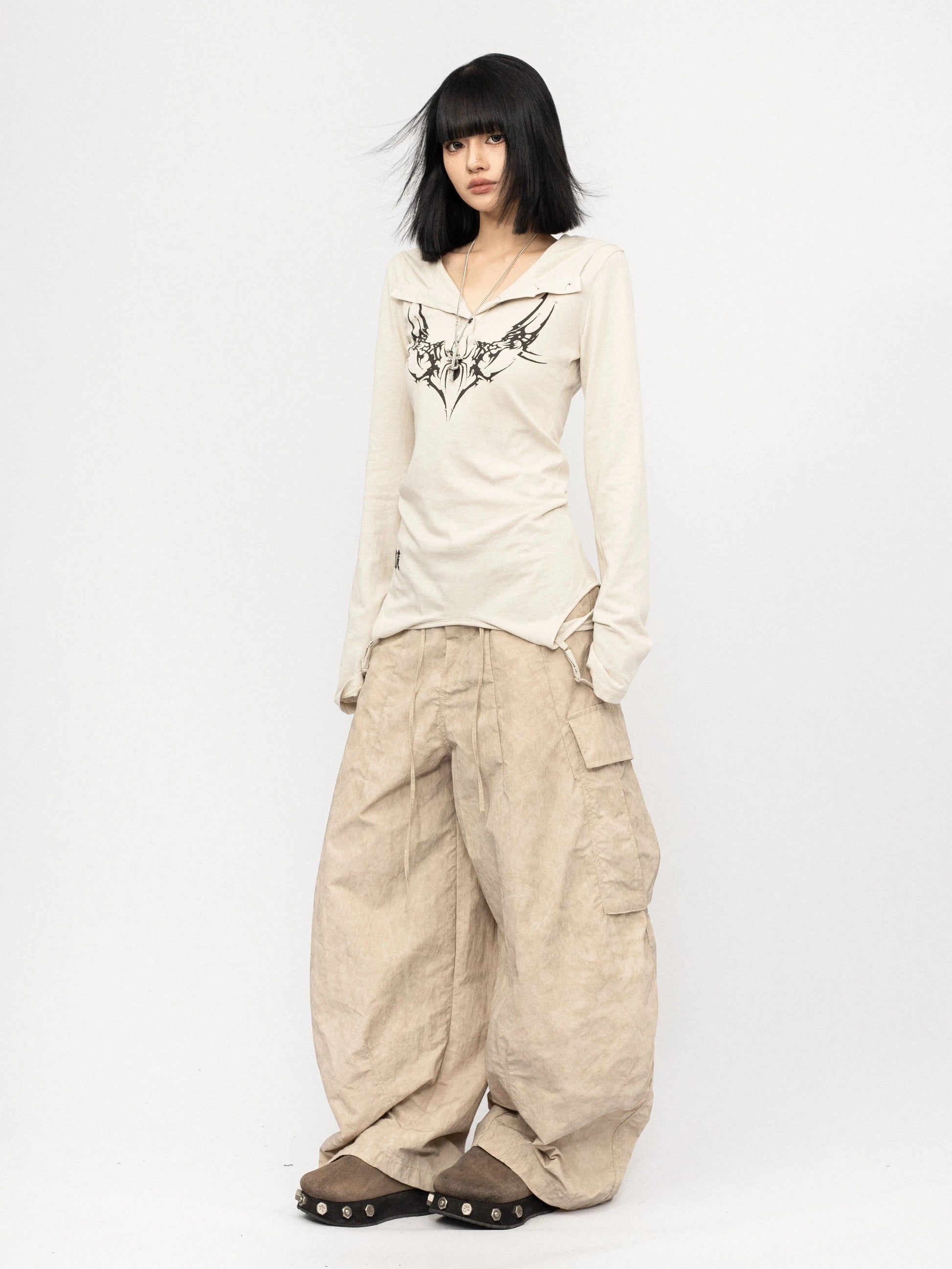 ’Sweet Venom' Retro Hot Girl V-Neck Loose & Flattering Long Sleeve Lightweight Blouse AlielNosirrah