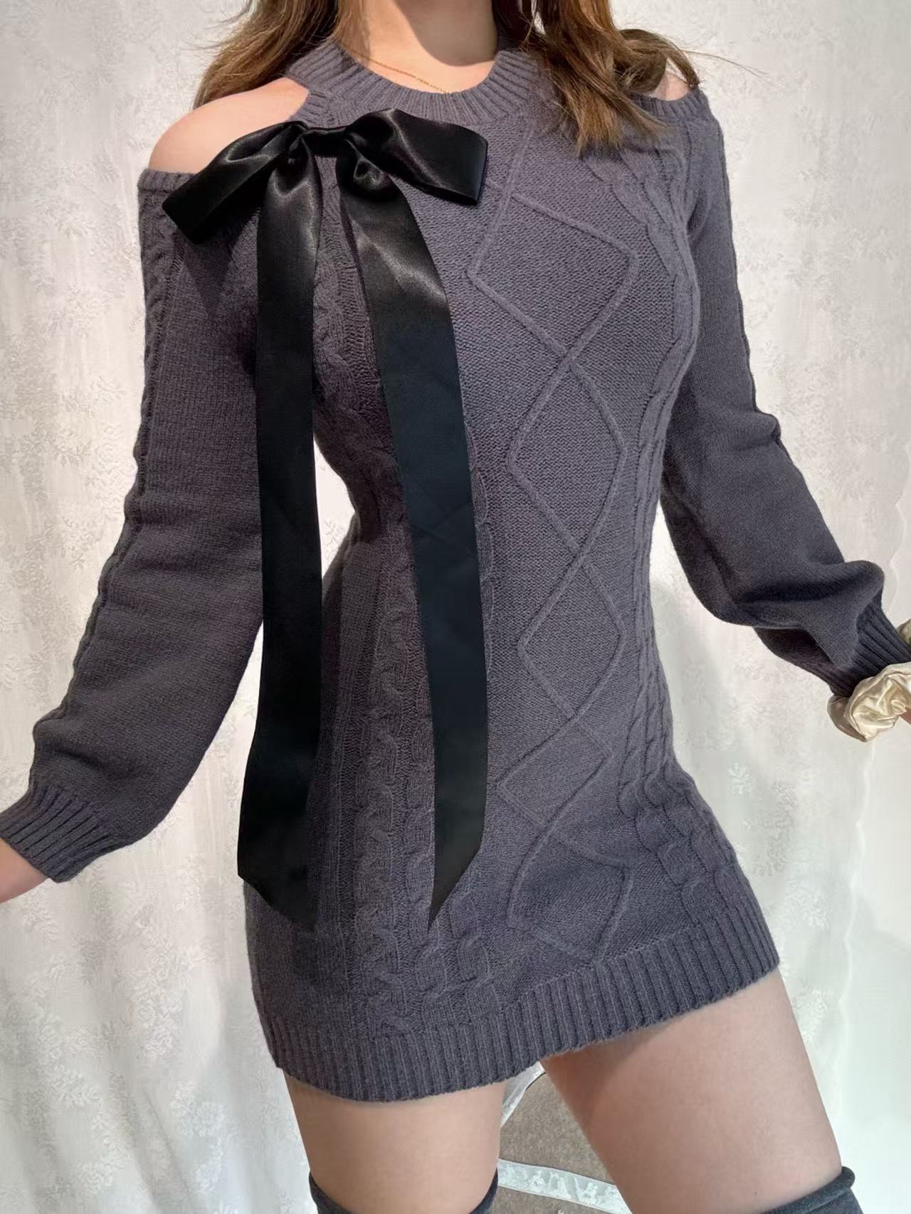 'Belle' Bow-Detail Off-Shoulder Long-Sleeve Bodycon Dress AlielNosirrah