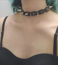 Load image into Gallery viewer, &#39;Thorns&#39; Rivet Punk Pu Choker AlielNosirrah
